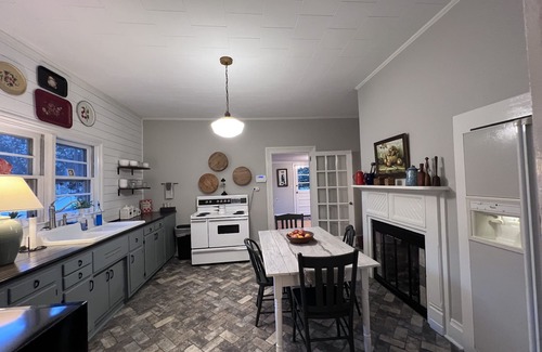 Saluda Other | Charming, rustic Farmhouse. 2 mi. from Tin Roof Farms Venue. 39 mi. to Masters.