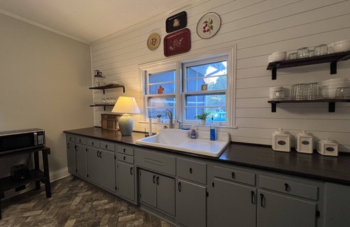 Saluda Other | Charming, rustic Farmhouse. 2 mi. from Tin Roof Farms Venue. 39 mi. to Masters.
