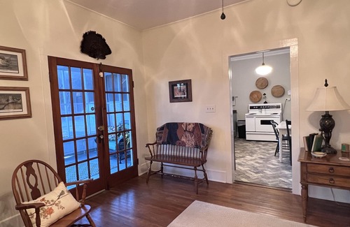 Saluda Other | Charming, rustic Farmhouse. 2 mi. from Tin Roof Farms Venue. 39 mi. to Masters.