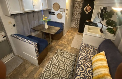 Mercedes House | Charming rv! 3 min from outlet mall