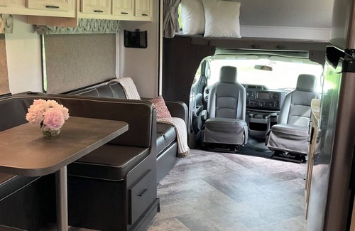 Redmond House | Charming RV with AC in Redmond - Getaway in the Heart of Central Oregon