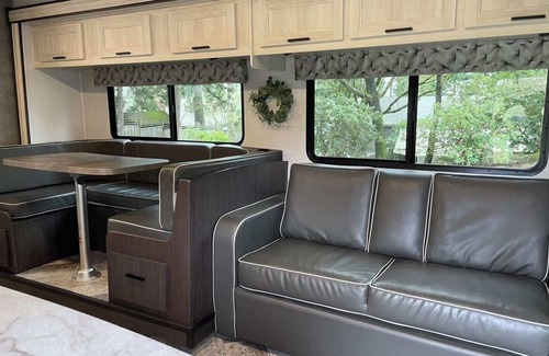Redmond House | Charming RV with AC in Redmond - Getaway in the Heart of Central Oregon