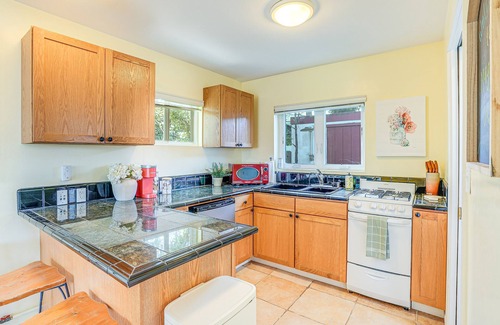Westside Santa Cruz Apartment | Charming Santa Cruz Studio w/Private Hot Tub