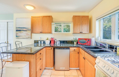 Westside Santa Cruz Apartment | Charming Santa Cruz Studio w/Private Hot Tub