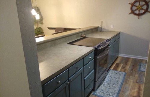 Fort White Cottage | Charming Santa Fe River Cottage - 10-15 min from 3 of FLA's most popular springs