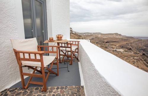 Fira Villa | Charming Santorini Villa | 1 Bedroom | Deluxe Room | Wonderful Caldera Sea.