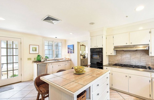Sea Island Cottage | Charming Sea Island Cottage Steps to Beach Sleeps 10