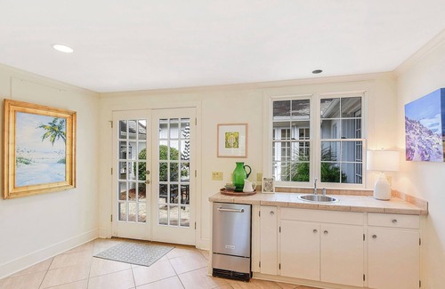 Sea Island Cottage | Charming Sea Island Cottage Steps to Beach Sleeps 10