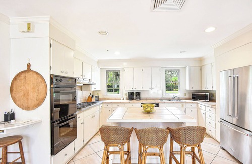 Sea Island Cottage | Charming Sea Island Cottage Steps to Beach Sleeps 10
