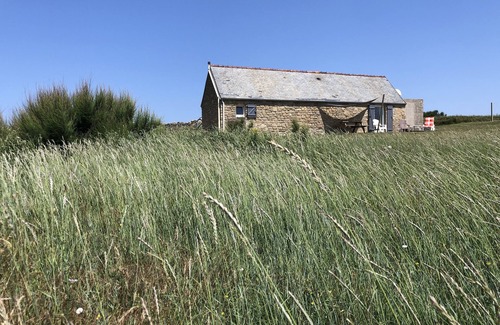 Plozevet House | Charming seaside fisherman's cottage with garden