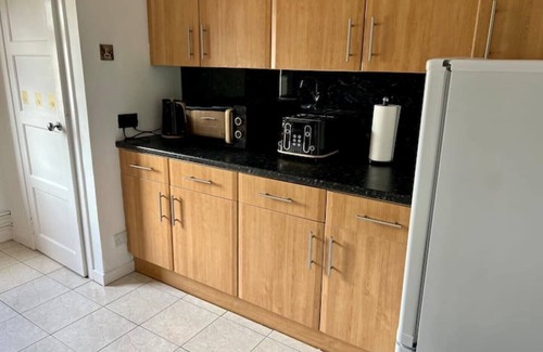 Dundee Apartment | Charming Seaside home. sleeps 4 with free parking