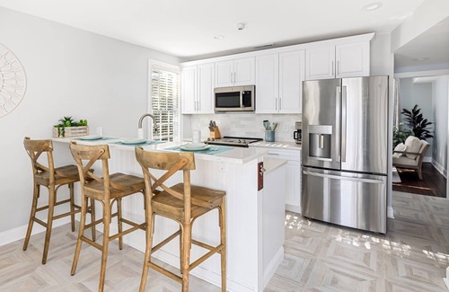 Cannonborough Elliotborough House | Charming Secluded Courtyard - 1 Block to King St!