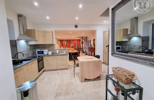 Hasnon Cottage | Charming semi-detached house with garden, near forest, pets allowed, parking & WiFi