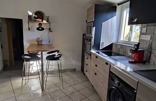 Capendu Cottage | Charming small renovated air-conditioned gite near the city of carcassonne and canal