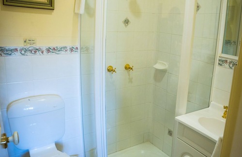 Leura Cottage | Charming South Leura Mall Cottage with log fire