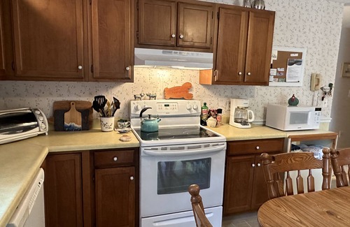 Kenyon House | Charming South County Cottage by the Sea near Charlestown