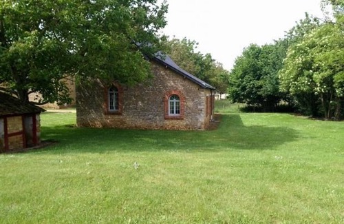 Dureil Cottage | Charming Spacious Cottage with Fireplace, WiFi, and Large Garden Near Sarthe River