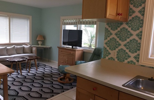 Old Naples Cottage | Charming stand alone Guest House in Naples, 2 blks to beach, 336 1/2 2nd Ave N