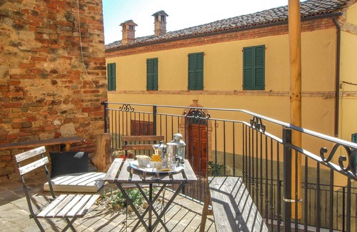 Montedinove House | Charming stone house with beautiful sun terrace.