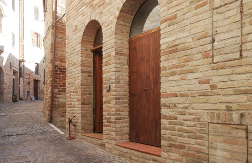 Montedinove House | Charming stone house with beautiful sun terrace.