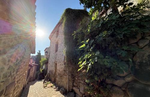 Eus House | Charming stone house in Eus - Vue sur les Montagnes & Confort 2025