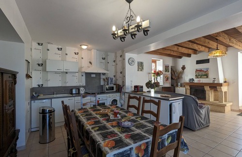 Perassay Cottage | Charming Stone House with Terrace, Kids’ Playground, and Equestrian Space in Scenic Berry
