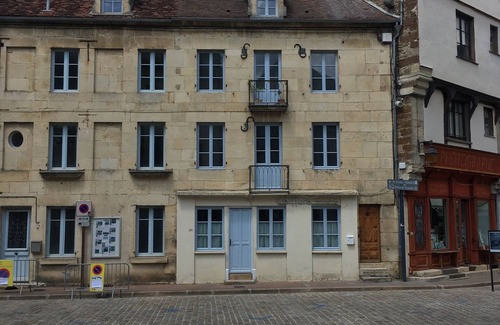 Semur-en-Auxois Apartment | Charming studio in the center of town on Place Notre Dame