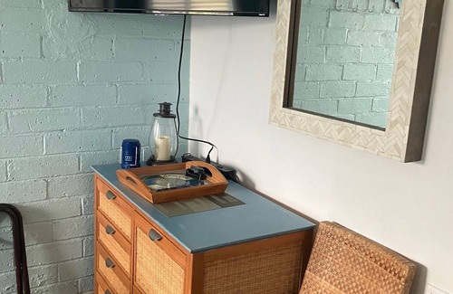 Pacific Beach Apartment | Charming studio in terrific Pacific Beach with WiFi. Under 5 min walk to beach