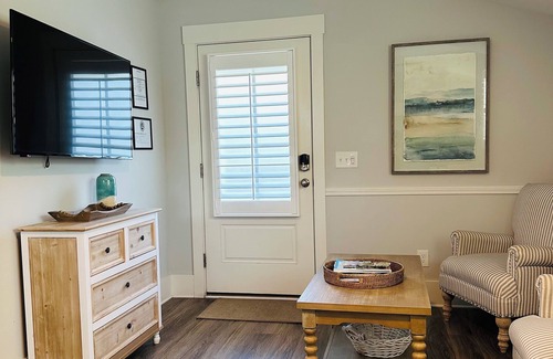 Olde Town Apartment | Charming studio in adorable Bluffton with AC