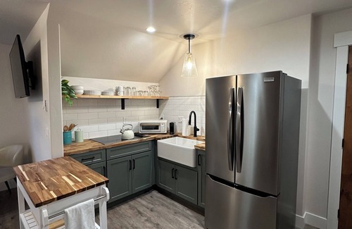 Somers Apartment | Charming studio in peaceful Somers with WiFi, AC, great views