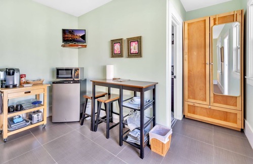 North Park Apartment | Charming Studio in Prime Location - The Balboa Bungalow