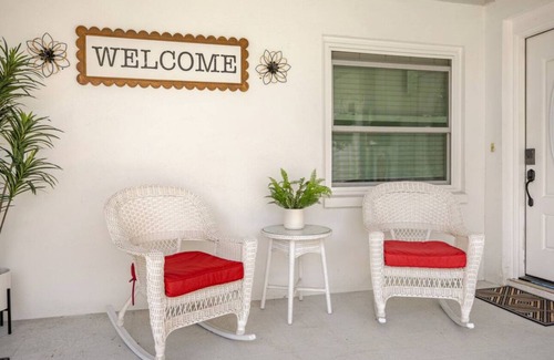Town N County Park Apartment | Charming studio in terrific Tampa with WiFi, AC