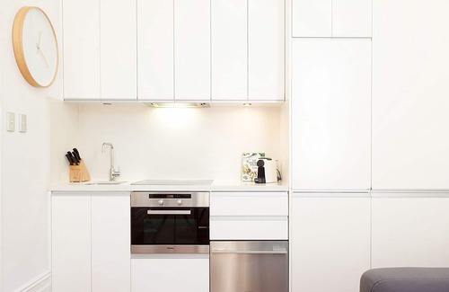 Glebe Apartment | Charming Studio With Balcony in Inner-City Glebe