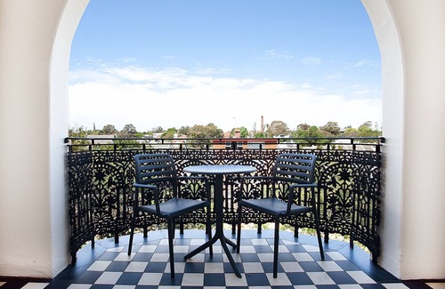 Glebe Apartment | Charming Studio With Balcony in Inner-City Glebe