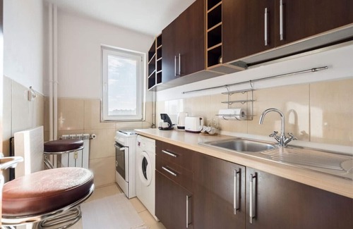 Sector 3 Apartment | Charming Studio with View – Steps from Titan Metro & Park