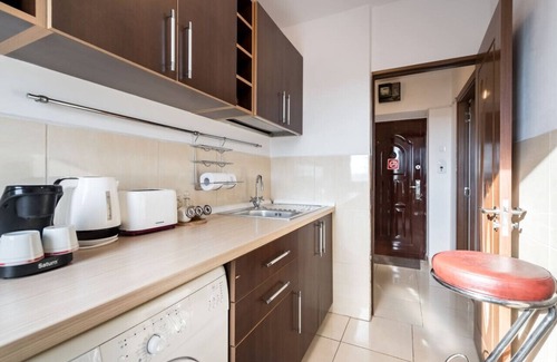 Sector 3 Apartment | Charming Studio with View – Steps from Titan Metro & Park