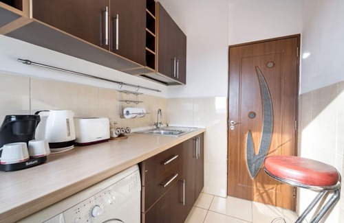 Sector 3 Apartment | Charming Studio with View – Steps from Titan Metro & Park