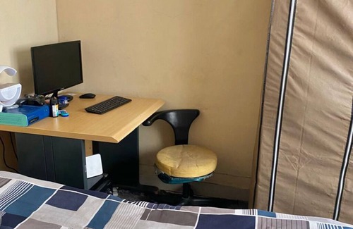 Sunnyside Apartment | Charming studio with WiFi in Pretoria Central