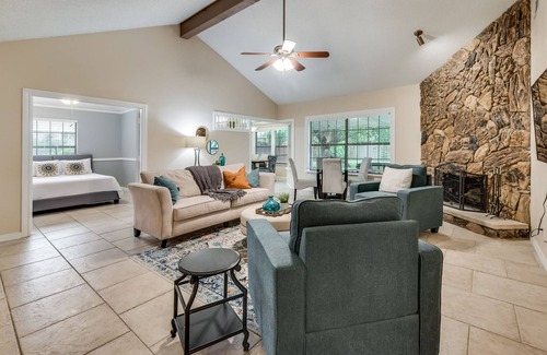 Duncanville House | Charming Stylish Home - Duncanville