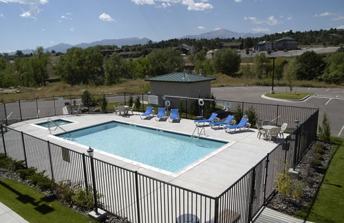 Northwest Colorado Springs Condo | Charming Suite in Colorado Springs, Great for Business Travel! Pool Access