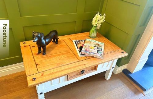 Bookham House | Charming Surrey Cottage perfect for Autumn or Winter gatherings