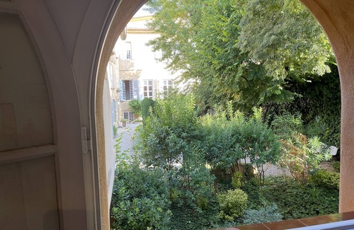 Aix-en-Provence Historic Centre Apartment | Charming T2 in the historic Hyper-center of Aix
