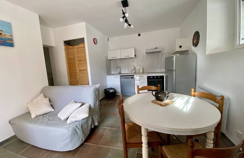 Cambo-les-Bains Apartment | Charming T2 in Cambo-les-Bains, near Thermal Baths, WIFI, sleeps 2