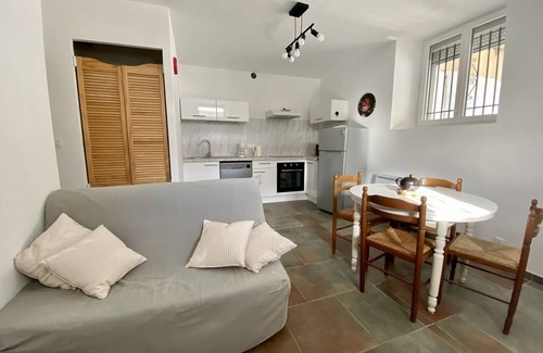 Cambo-les-Bains Apartment | Charming T2 in Cambo-les-Bains, near Thermal Baths, WIFI, sleeps 2