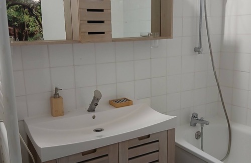 Lormont Apartment | Charming T3 on the outskirts of Bordeaux - 2 bedrooms