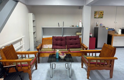 Din Daeng House | Charming 1-bedroom with WiFi and AC in lovely Krung Thep Maha Nakhon