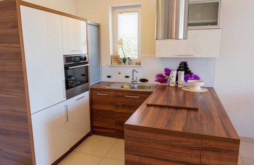 Turanj House | Charming Three Bedroom House Turanj