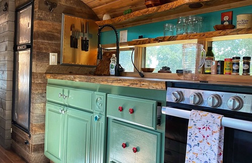 Cortez Apartment | Charming Tiny Home/school bus conversion in marvelous Cortez with WiFi