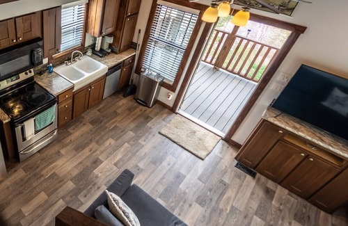 Lampasas Cabin | Charming Tiny House Near Lake & Springs