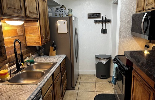 Midland Condo | Charming Two- Bed, Two- Bath Condo with Washer/dryer